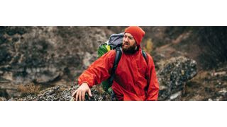 Abb.1: Beim Kauf von Outdoorkleidung kann man heutzutage auf die Bezeichnung „PFOA-frei“ stoßen (Bild: ©iuricazac - stock.adobe.com)