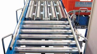 Kombinierter Flachriemen- und Rollen-Hubumsetzer. (Bild: Blume-Rollen)