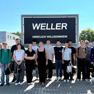 Die Weller Gruppe begrüßt 193 Auszubildende in acht verschiedenen Ausbildungsberufen an 42 Standorten. Mit ihrem Start verstärken sie die Teams an den Standorten der Unternehmensgruppe - unter anderem in Herford (Bild) und Hamm. Die neuen Auszubildenden werden in den kommenden Jahren in verschiedenen Bereichen des Unternehmens ausgebildet. Neben der Vermittlung von Fachwissen erhalten sie die Möglichkeit, unterschiedliche Abteilungen kennenzulernen und praktische Erfahrungen im Arbeitsalltag zu sammeln. (Bild: Weller)