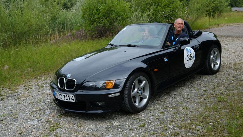 Mit dabei Dirk Weinzierl, Hauptgeschäftsführer vom Kfz-Gewerbe Bayern, mit Silvia Rogler, stellvertretender Geschäftsführerin der Kfz-Innung München und Oberbayern. (Bild: Zietz - VCG)