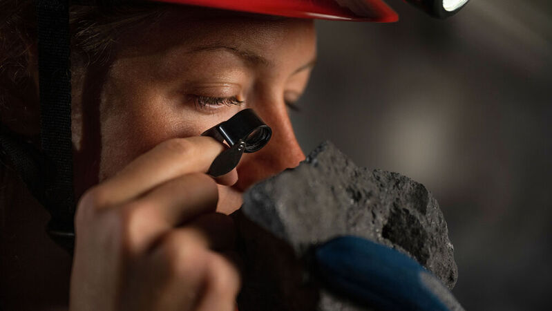 Der schwedische Bergbaukonzern LKAB hat nach eigenen Angaben in einer Eisenerzgrube in Kiruna das bislang größte europäische Vorkommen an seltenen Erden entdeckt.
