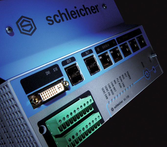 Bild 2: Das Steuerungssystem der Reihe XCx 1100 bietet SPS und CNC plus PC-Funktionalität für Bedienung und Visualisierung.  (Bild: Schleicher)