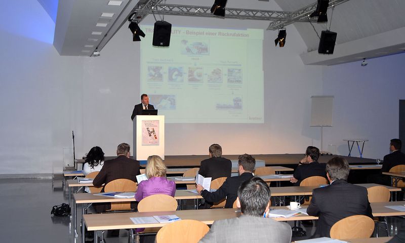 Traceability-Experte Peter Erhard, zeigte die Möglichkeit der Daten-Rückverfolgung bei Rückrufaktionen sowie die Chancen für die Prozessoptimierung (Archiv: Vogel Business Media)