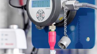 Der klassische Serviceansatz: Regelmäßige Wartungsintervalle einhalten und wenn eine Komponente in der Zwischenzeit ausfällt, unter hohem Zeitdruck austauschen. (Bosch Rexroth AG)