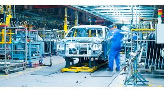 Deutschlandweit sinkt die Kurzarbeit - im Fahrzeugbau bleibt sie mit 24 Prozent jedoch verhältnismäßig hoch. Aber immerhin: Im August lagen die Zahlen noch bei 31 Prozent.  (Bild: ©安琦 王 - stock.adobe.com)