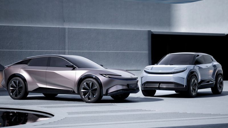 Das Duo aus Sport Crossover und Urban SUV zählt zu den insgesamt sechs geplanten E-Mobilen für Europa.(Bild:  Toyota)
