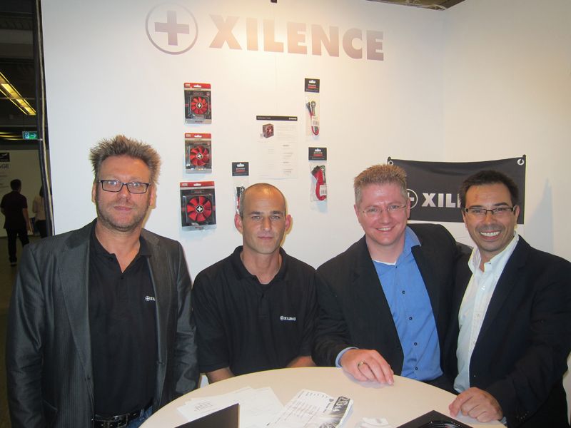 (v. l.) Michael Albes, Sascha Hartung und Andreas Groneberg, XILENCE mit Asbel da Ponte, api                                (Bild: Vogel IT-Medien GmbH)