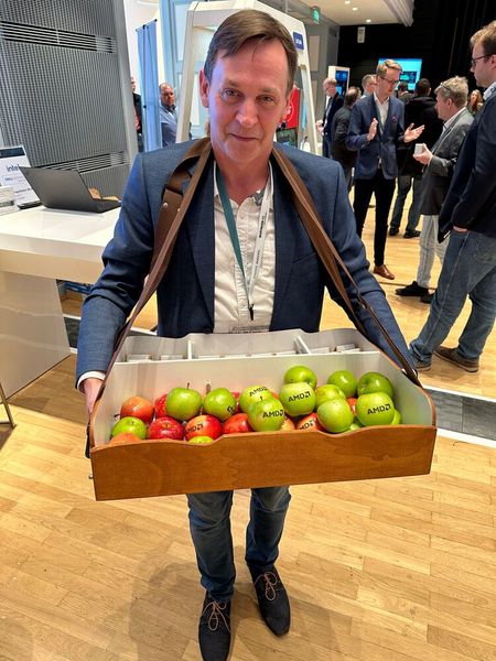 Christian Ansorg (AMD) sorgt für die Gesundheit der Besucher. (Bild: Vogel IT-Medien)