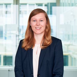 KLU-Doktorandin Sandria Weißhuhn: „Wenn die ersten Hürden genommen sind, verspricht ‚Smart Replenishment‘ für Hersteller und Lieferanten neue Geschäftsmodelle. Hersteller können nun nicht nur direkte Verbindungen zu ihren Kunden aufbauen, sie erhalten auch tiefe Einblicke in Nutzungsweise und Verbrauchsmuster.“(Bild:  KLU)