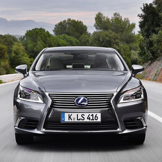 Der Lexus LS 600h ist mit Raucherpaket bestellbar. Fehlt es trotz Vereinbarung, ist das ein Sachmangel.(Foto:  Lexus)
