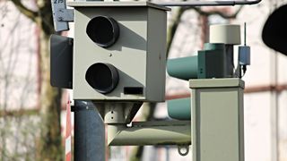 Zu schnelles Fahren wird künftig teuer. Vor allem aber müssen Autofahrer künftig ganz neue Regeln beachten. (Bild: gemeinfrei)