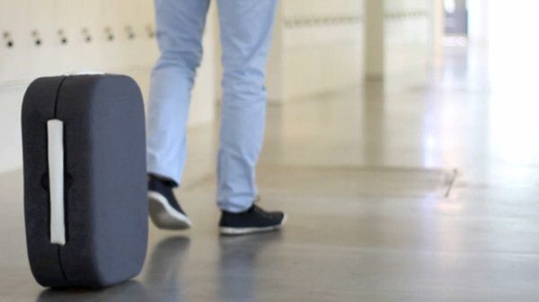 ... ein Koffer, der einem folgt ... (Bild: Rodrigo Garcia Gonzalez)