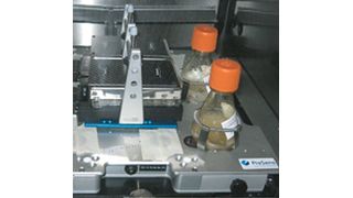 Abb. 1: Kombination des Shake-Flask Reader und Sensor-Dish Reader in einem Schüttler. (Bild: TU Berlin)
