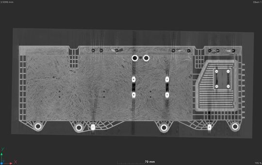 Was man hier im Röntgenbild sieht, ist ein leichtes Sandwich-Bauteil, das am Fraunhofer IMWS in Halle an der Saale mit Partnern entwickelt wurde. Das Besondere daran ist, dass es sowohl Elektronikschnittstellen beherbergt als auch das Thermomanagement für die Wärmeableitung ...(Bild:  Fraunhofer IMWS)