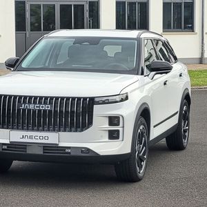 Der Jaecoo 7 kommt unter anderem als Plug-in-Hybrid mit einer Systemleistung von 347 PS.(Bild:  Wehner - VCG)