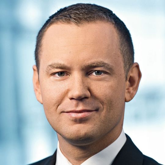 Markus Schmehl ist Bereichsleiter Bankenbetreuung bei der VR Smart Finanz. Er verantwortet damit eine von zwei Regionen in Deutschland für die vertriebliche Betreuung der Volkbanken Raiffeisenbanken und deren gewerbliche Kunden. Der 46-jährige Diplom-Betriebswirt verfügt über langjährige Erfahrung in verschiedenen Bereichen des Unternehmens, unter anderem als Führungskraft im Kundenservice und zuletzt als Leiter Liquiditätslösungen im Bereich für Kundenlösungen.(Bild:  VR Smart Finanz)