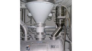 Vakuumförderer (rechts im Bild) zur Beschickung eines Mischers (Bild: Volkmann)