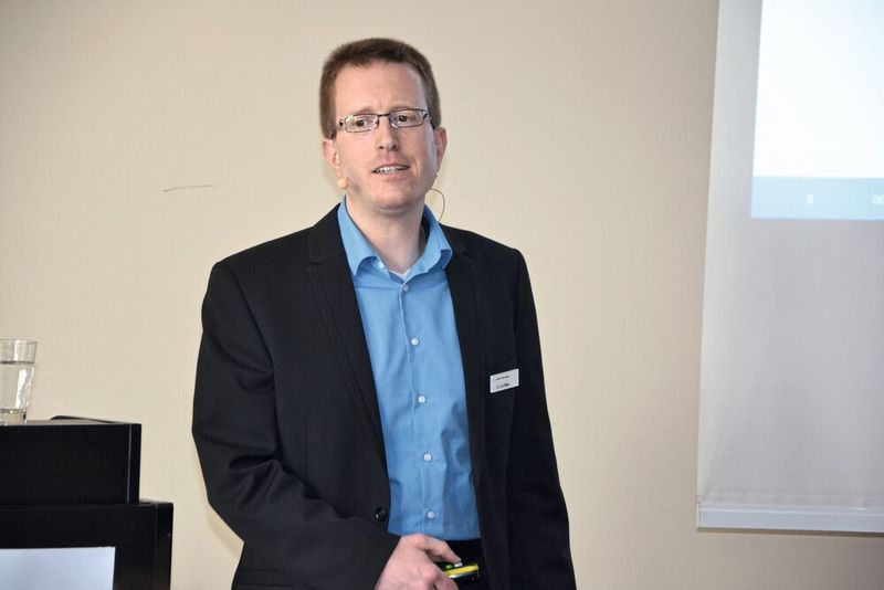 Dr. Axel Ritter, Produktspezialist HPLC bei Agilent, beschrieb in seinem Vortrag die zweidimensionale LC und welche Vorteile sie z.B. für die Analyse von chiralen Komponenten in komplexen Matrices bietet. (LABORPRAXIS/Ottleben)