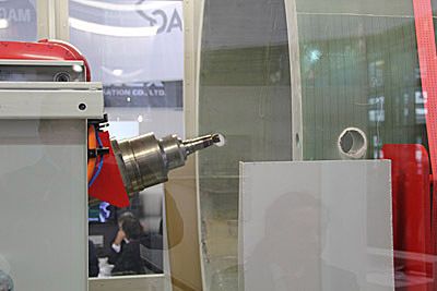 Auf der EMO zeigt der Hersteller eine Roboterzelle zur kryogenen Zerspanung von Composites-Werkstoffen. (Archiv: Vogel Business Media)