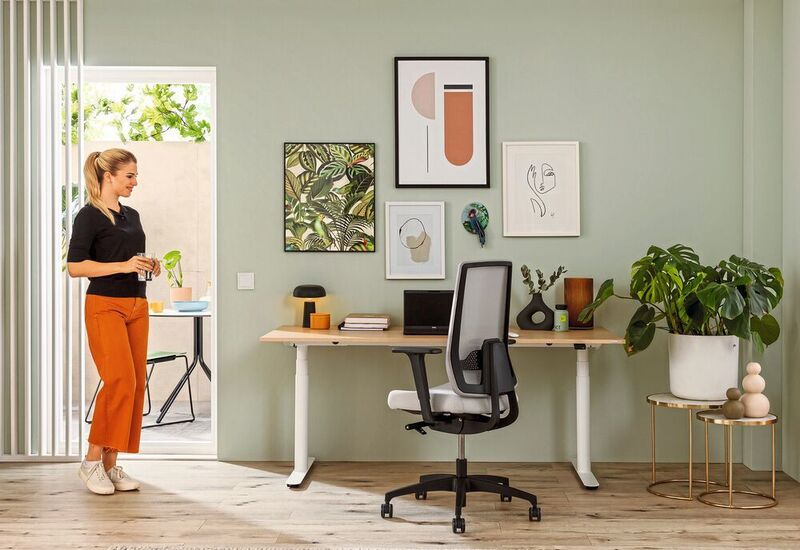 Der neue Dauphin-Drehstuhl Indeed erfüllt ergonomisch hohe Ansprüche und bringt mit seiner Leichtbauweise und seinem schlanken Design Leichtigkeit in jeden Workspace – im Unternehmen genauso wie zuhause. (Dauphin )