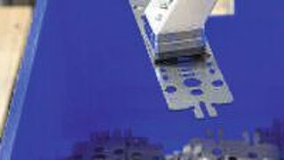 Intelligente Algorithmen zur Bildverarbeitung vom Fraunhofer-IPA und eine KI-basierte Bauteilerkennung der Firma Compaile ermöglichen einen leistungsstarken Griff-in-die-Kiste. (Bild: Fraunhofer IPA/Rainer Bez)