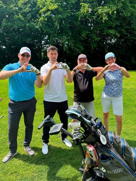 Ein Herz für Fsas haben (v. l.) Christoph Lang (Fsas), Fabian Herbst (Bechtle), Gregor Wolters, Ulla Koch (Fnext) (Bild: Vogel IT-Medien GmbH)