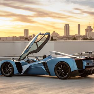 Der Delage D12 sieht extrem leicht aus, doch soll die Hybrid-Flunder immerhin 1,4 Tonnen wiegen.(Bild:  Delage Automobiles)