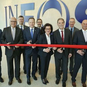 v.l. Jürgen Gendriesch, Hans-Werner Bartsch, Dr. Axel Göhrt, Dr. Patrick Giefers, Dr. Gerd Franken, Gisela Walsken, Dr. Tobias Traupel, Rob Ingram, Rainer Müller 