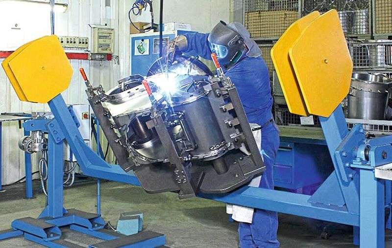 Breit gefächerte Kompetenzen in den Bereichen Engineering und Schweißtechnik machen Helmut Rübsamen zu einer der ersten Adressen für die Realisierung von Baugruppen aus Edelstahl, Stahl und Leichtmetall. Das Unternehmen beherrscht verschiedene Schweißtechnologien und ist als Schweißer-Fachbetrieb nach ISO 3834-3 für die Herstellung sicherheitsrelevanter Bauteilen zertifiziert. (Rübsamen)