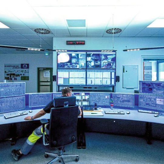 Einsatz des Datenmanagementsystems am Leitstand im Zementwerk in Lengfurt. Einsatz des Datenmanagementsystems am Leitstand im Zementwerk in Lengfurt.