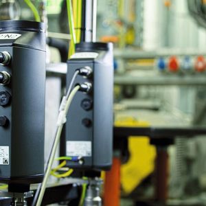 Acht elektromotorische Prozessregelventile regeln die Gaszufuhr vor den Befeuchtereinheiten präzise und reaktionsschnell. (Bild:  Bürkert Fluid Control Systems)