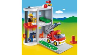 Das Playmobil-Geschäft boomt. Mit dem Hochregallager 5 wurde kürzlich Platz geschaffen für weitere 12.000 Paletten. Bedient wird das HRL mit RBG von Kardex Mlog.  (Bild: Geobra Brandstätter)