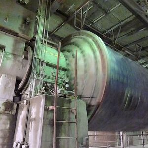 The mill control can be optimized based on predicted quality parameters, which in turn reduce energy consumption and improve the cost-effectiveness and availability of the plant and the quality of the product.