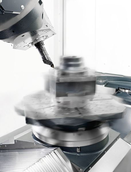 Beim Maschinenkonzept der CP 4000 nimmt das Drehen mit der fünften Achse im Werkzeug einen hohen Stellenwert ein. (Bild: Heller)
