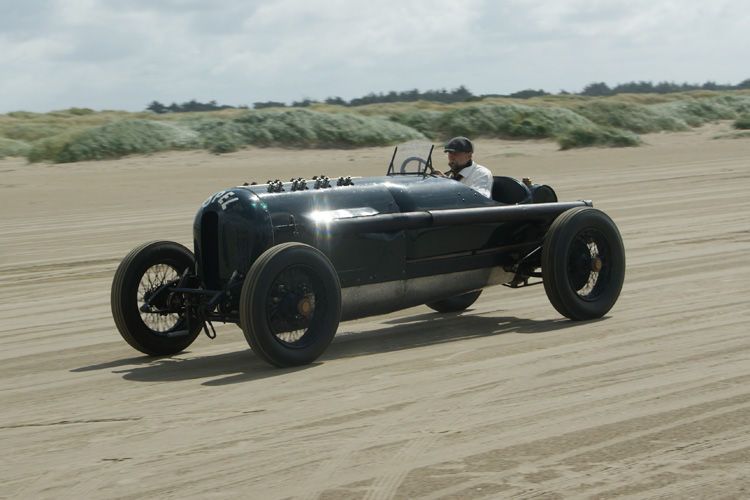 Das Grüne Monster in Aktion: Der Opel mit 12,3 Litern Hubraum nahm am 1. September am Römö Motor Festival in Dänemark teil. (Bild: Opel)