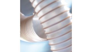 Aufladungen werden schnell zur Gefahrenquelle; antistatische Schläuche sichern den Prozess. (Bild: Norres)