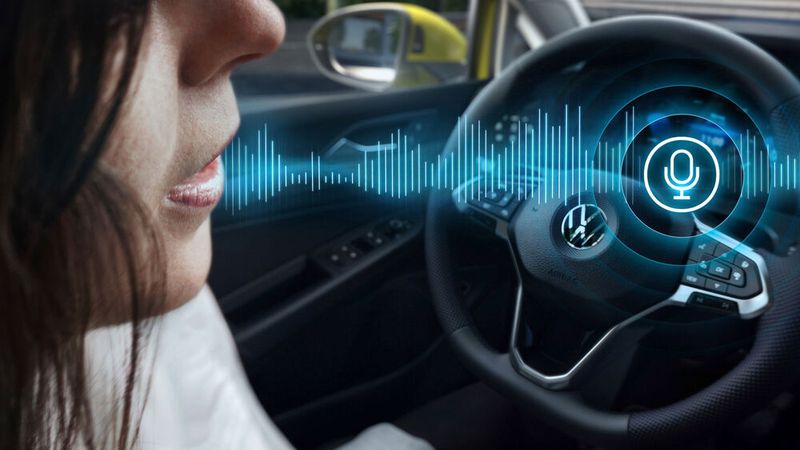 Die Sprachsteuerung hat sich in den vergangenen 25 Jahren sehr stark weiterentwickelt. (Bild:  Volkswagen AG)