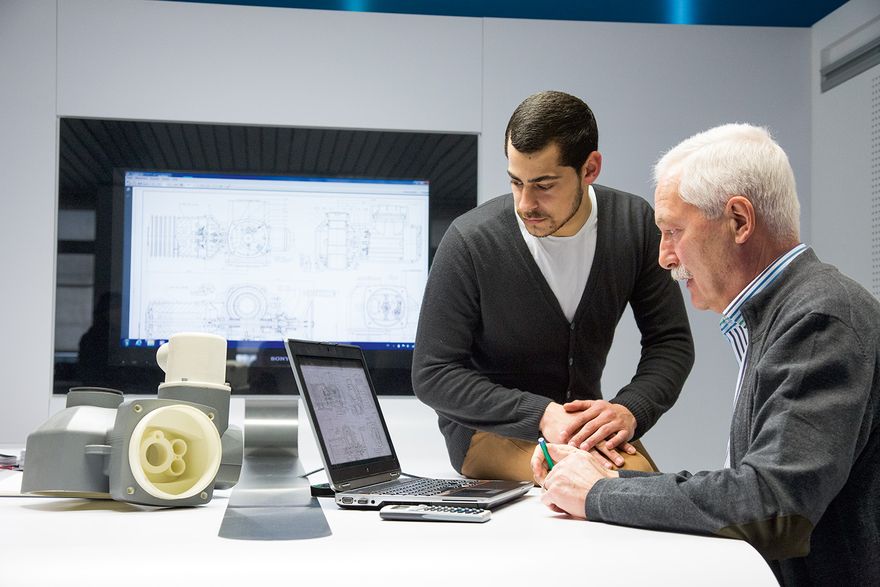 beratungssituation-entwicklung-screen-1--102138- (AUMA Riester GmbH & Co. KG)