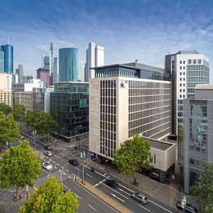 Wenn es mit dem Bauprojekt mal wieder längert dauert... ist nicht unbedingt der Anlagenbauer schuld, meint der VCI. Der Verband macht sich mit einem Neun-Punkte-Papier für schnellere Zulassungsverfahren für Industrieanlagen stark. (VCI/Thomas Koculak)