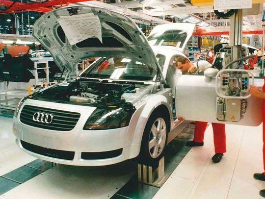 Der deutschen Automobilindustrie wehen kalte Winde ins Gesicht. Und die Tiefdruckgebiete scheinen einen langen Atem zu haben, sowie eher mehr als weniger zu werden. Hier empfiehlt ein Experte, wie man sich den Unbilden dennoch erfolgreich entgegenstemmen könnte ...(Bild:  Audi)