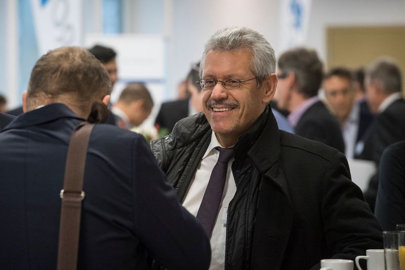 Der Kongress und die Tischmesse im Foyer boten einen angenehmen Rahmen für Gespräche und das Networking. (Thomas Entzeroth)