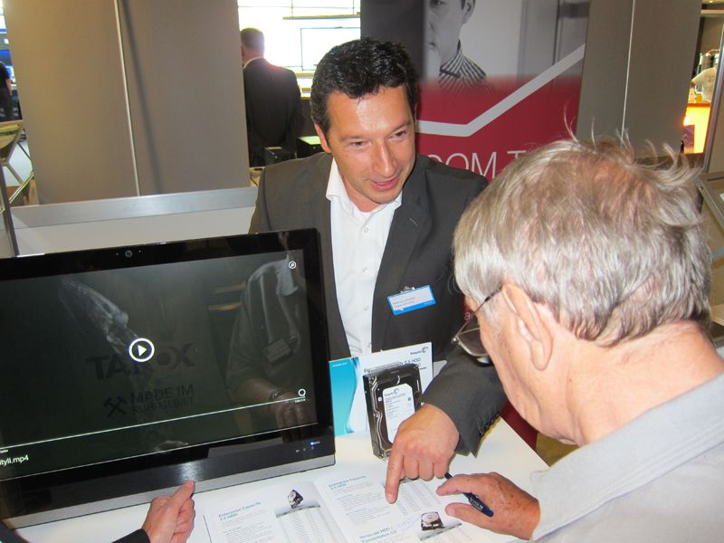 Marcus Ulonska, Seagate, erklärte die Vorteile einer Seagate-Platte. (Bild: IT-BUSINESS)