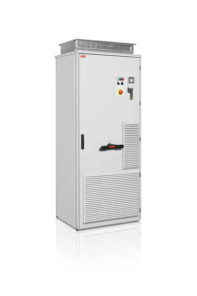 Mit den neuen ACS580- und ACS580MV-Schrankgeräten erweitert ABB ihr Portfolio an Standardfrequenzumrichtern der Serie ACS580 um zwei neue Produktvarianten. Als erstes Unternehmen bietet ABB damit eine Produktfamilie an, die den Nieder- und Mittelspannungsbereich mit Leistungen von wenigen Kilowatt bis hin zu mehreren Megawatt abdeckt.  (ABB)