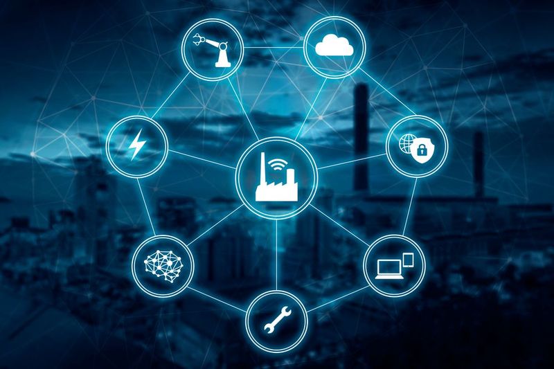 Die German Edge Cloud und Rittal bauen mit Edge Computing-Lösungen die Brücke zwischen der digitalen und physischen Welt. Auf der Hannover Messe 2019  zeigt das Unternehmen vom am Gemeinschaftsstand des „SEF Smart Electronic Factory e.V.“ (Halle 7, D26) einen Predictive Maintenance Use Case in der Surface-Mount-Technology (SMT)-Fertigung. Diese Lösung basiert auf einem Edge Data Center, das flexibel in beliebigen IT-Umgebungen eingesetzt werden kann. Dabei werden auch Machine-Learning-Anwendungen zum Einsatz gebracht.  (Bild: SEF)