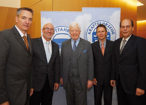 Erfolgreiche Partner: Wolfgang Michel (kfz-betrieb), Werner Degen (autofachmann/autokaufmann), ZDK-Präsident Robert Rademacher Stefan Zügner, Ernst Haack (beide Vogel Business Media) (v.li.). (Archiv: Vogel Business Media)