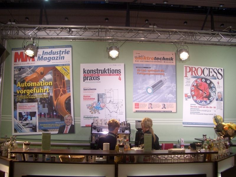 Allzeit bereit: die Kaffee- und Cocktail-Bar in der Vogel Business Lounge (Archiv: Vogel Business Media)