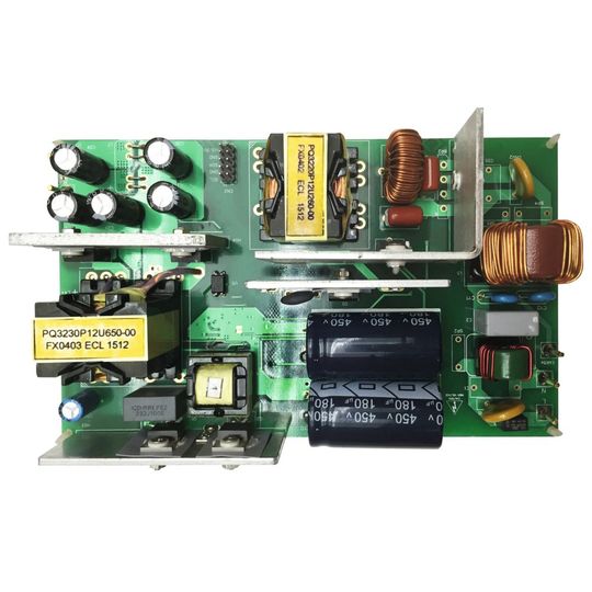 Das Entwicklungsboard für digitale PFC- und LLC-Controller: Es hat einen integrierten I2C/USB-Adapter zum Anschluss an den PC. Über die mitgelieferte GUI-Software können das Design im Betrieb optimiert und die Leistungsparameter in Echtzeit ausgelesen werden. (Bild:  MPS)