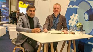 Rahman Jamal (links) zusammen mit Hendrik Härter von der Redaktion ELEKTRONIKPRAXIS. (Bild: Hendrik Härter)