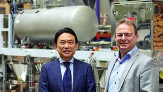 Geschäftsführer der Kubota Brabender Technologie: Hideki Saiki und Bruno Dautzenberg. (Bild: Kubota Brabender)