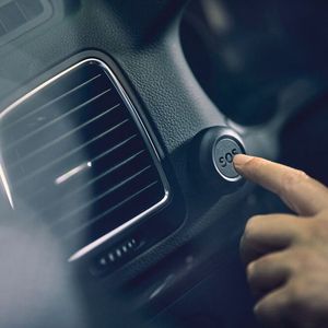 RideCare Companion besteht aus einer vernetzten Kamera, einem drahtlosen SOS-Knopf sowie cloudbasierten Datendiensten.(Bild:  Bosch)